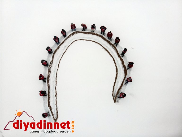 gönüllüleri, hayvanları için bıraktı bölgelere yem Kızılay yaban Türk dağlık 8