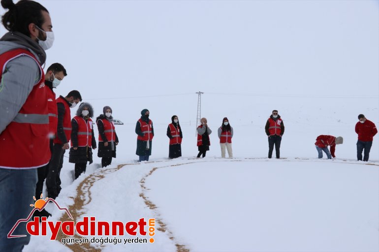 bıraktı gönüllüleri, yaban Kızılay yem Türk dağlık hayvanları için bölgelere 10