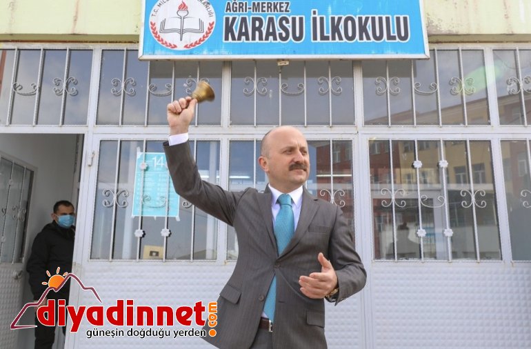 Vali Varol yüz yüze eğitimin ilk gününde öğrencilerle bir araya geldi2