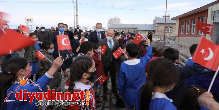 Vali Varol yüz yüze eğitimin ilk gününde öğrencilerle bir araya geldi5
