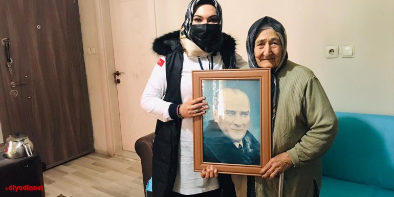 112 Acil görevlileri Atatürk portresi isteyen kadının talebini yerine getirdi