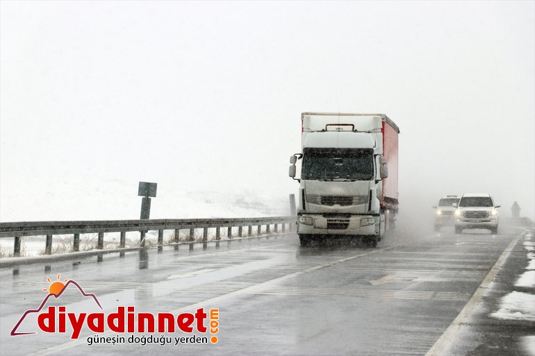 Ağrı da aralıklarla kar yağışı etkili oluyor4