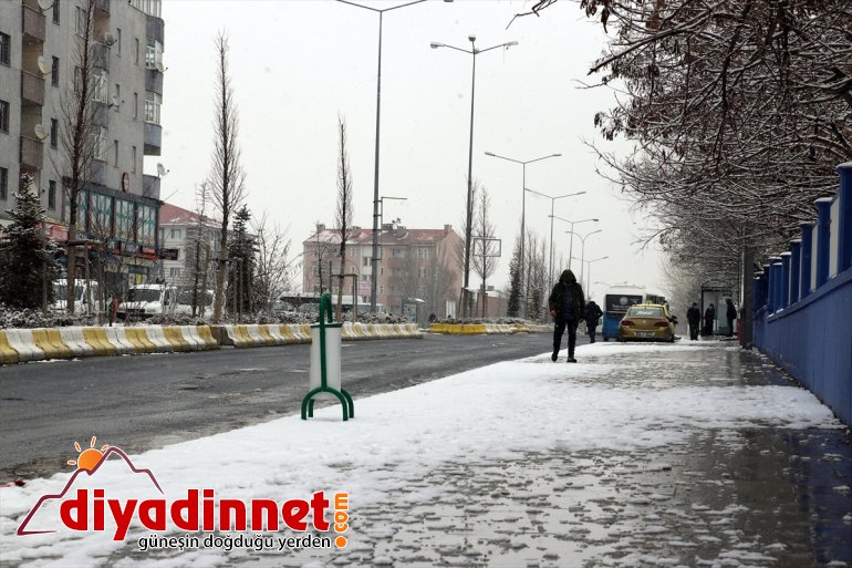 Ağrı da aralıklarla kar yağışı etkili oluyor7