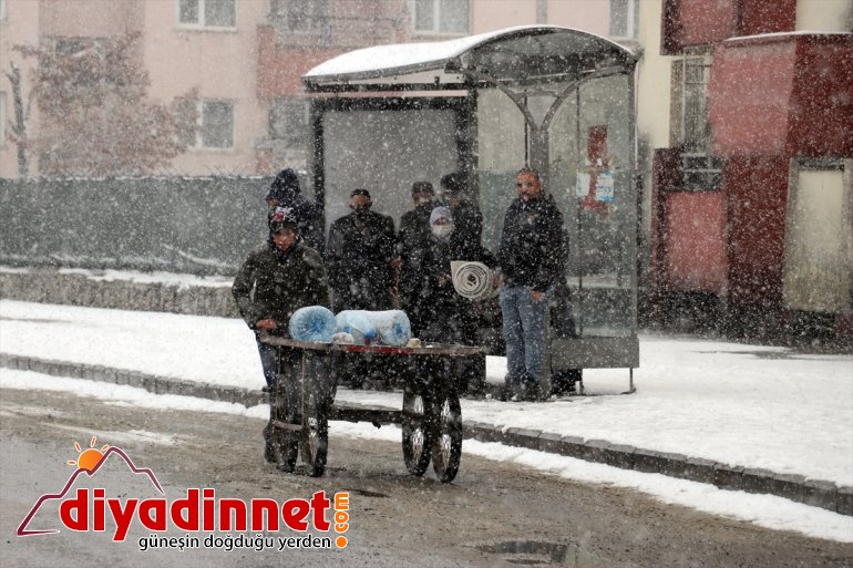 Ağrı da aralıklarla kar yağışı etkili oluyor9
