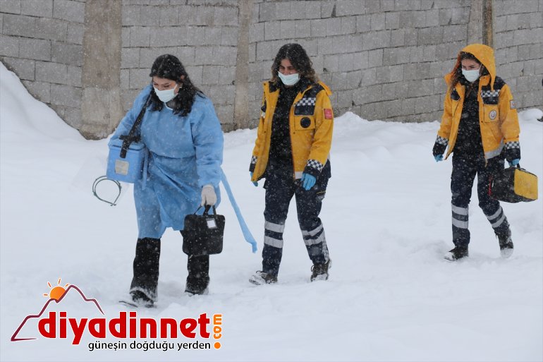 Ağrı da mobil sağlık çalışanları yaşlılara Kovid aşısı yapmak için karlı dağları aşıyor14