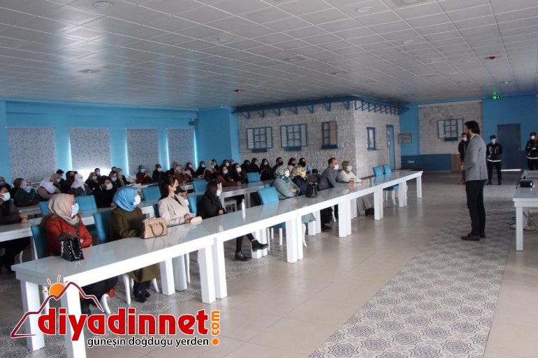 Ağrı da polis ekipleri En İyi Narkotik Polisi Anne projesi kapsamında bin anneyi bilgilendirdi2