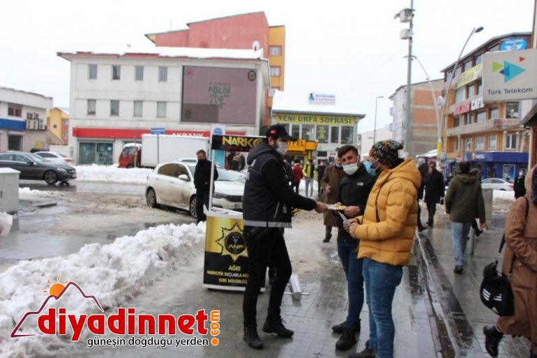 Ağrı da polis ekipleri En İyi Narkotik Polisi Anne projesi kapsamında bin anneyi bilgilendirdi4