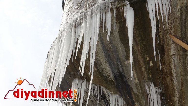 Ağrı da su deposu dondu buz kütleleri oluştu2