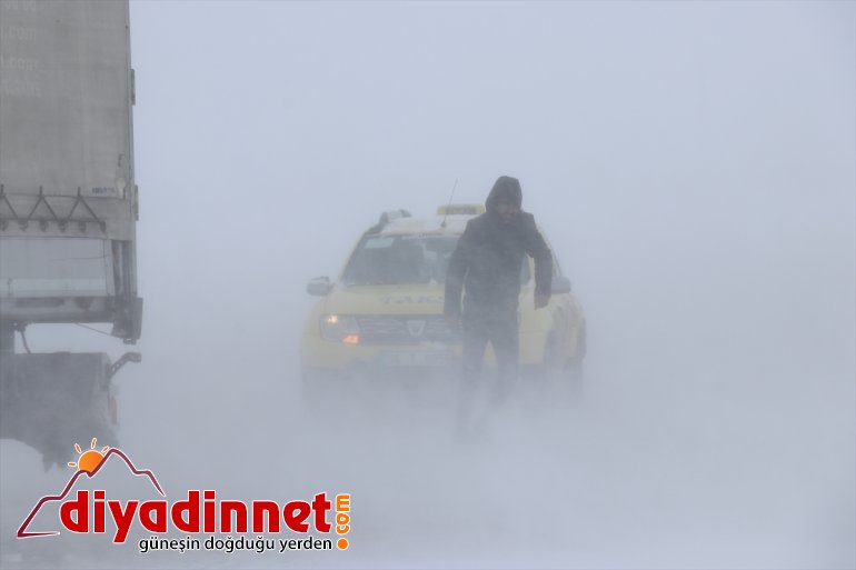 yoğun yolu kapatıldı nedeniyle tipi ulaşıma kara Ağrı-İran 16