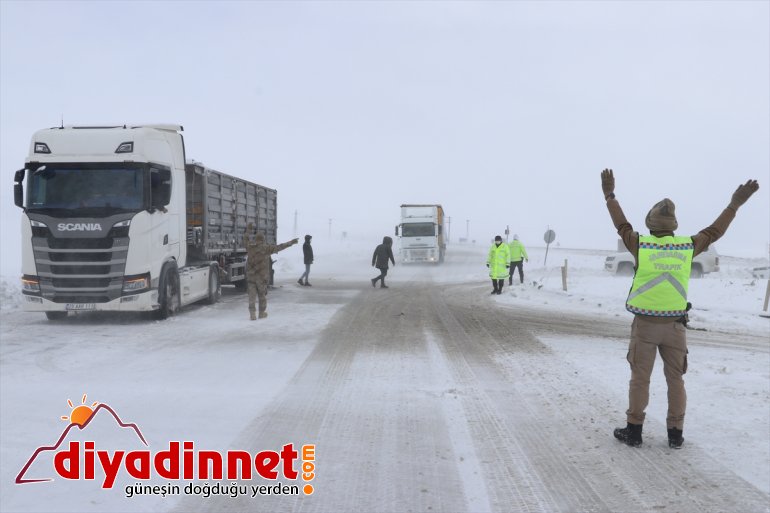 kapatıldı kara Ağrı-İran ulaşıma yoğun nedeniyle tipi yolu 26
