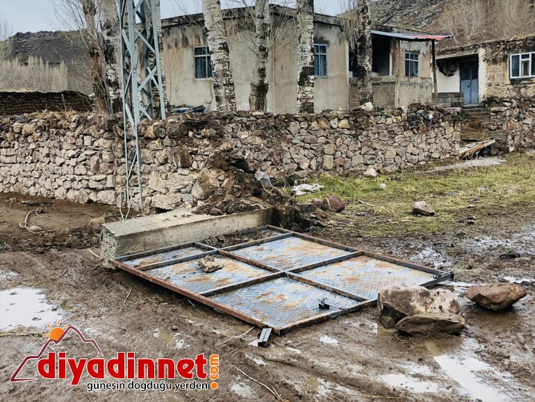 AĞRI evlerin uçurdu Şiddetli fırtına - köydeki çatılarını 3