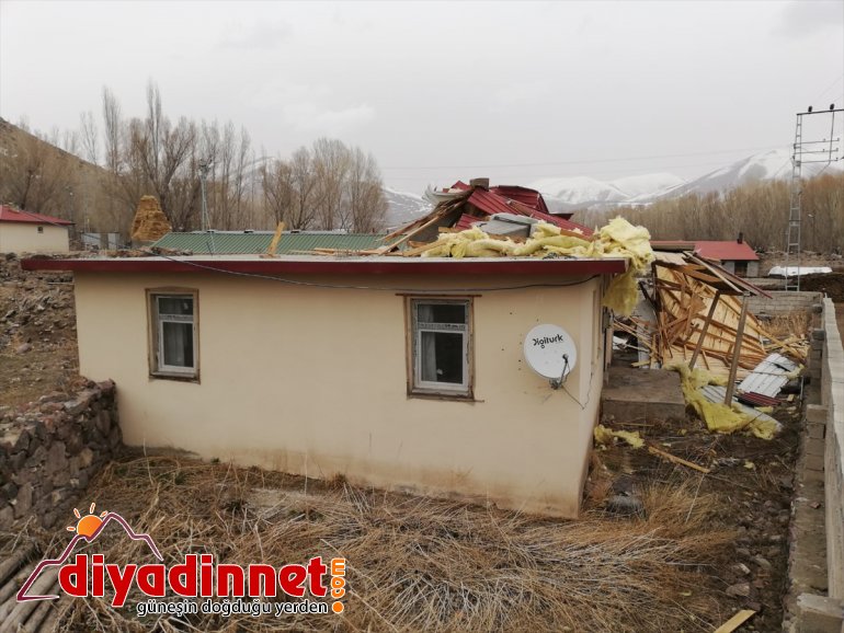 Şiddetli uçurdu çatılarını köydeki - evlerin fırtına AĞRI 4