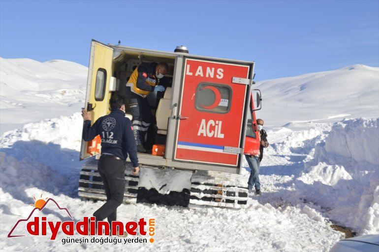 mezradaki ulaşıldı paletli yolu ambulansla kapanan hastaya Ağrı