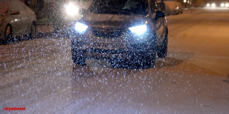 Ardahan ve Tunceli'de kar yağışı yaşamı olumsuz etkiliyor
