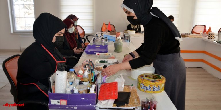 Atık konserve kutuları Muşlu kadınların elinde sanat eserine dönüşüyor
