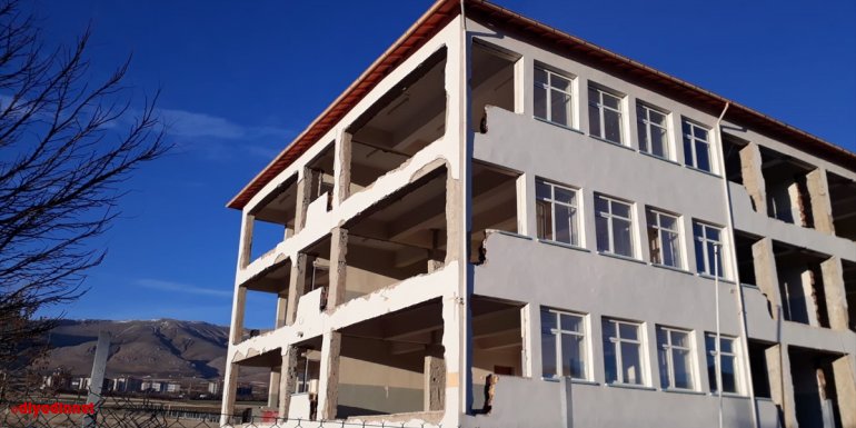 Baskil'de okulda güçlendirme çalışması başladı