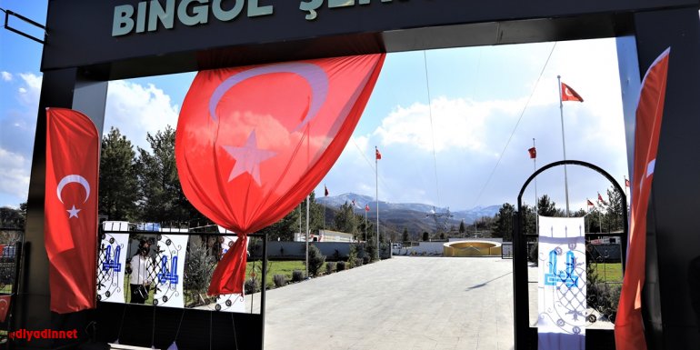 Ulaştırma ve Altyapı Bakanı Karaismailoğlu 'Bingöl Şehitlik Anıtı'nın açılışına katıldı: