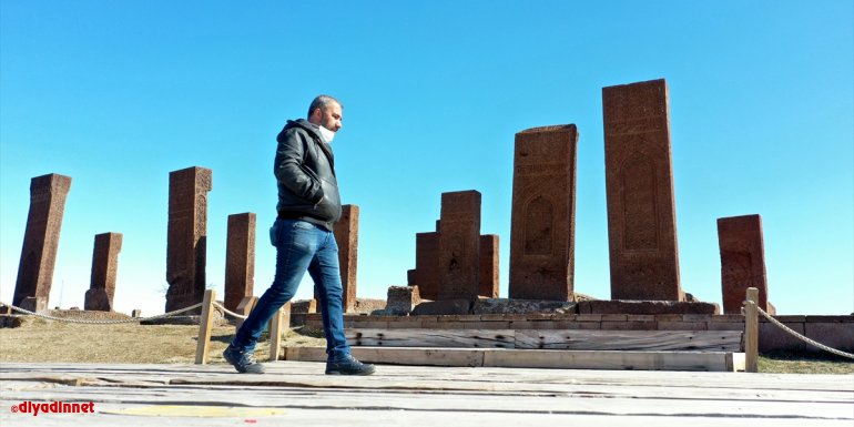Selçuklu Meydan Mezarlığı'nda toprak altındaki mezar taşları ortaya çıkarılarak yurt dışında tanıtılacak