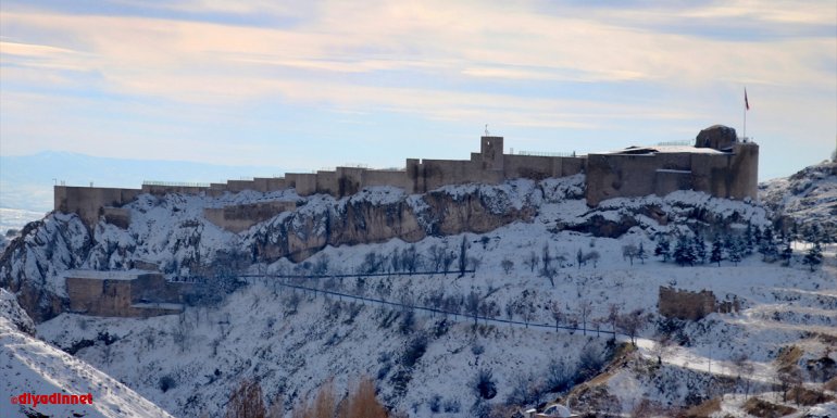 Elazığ'da kar yağışı tarihi Harput Mahallesi ve Hazar Gölü çevresini beyaza bürüdü