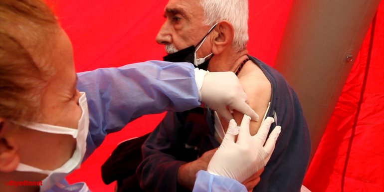Elazığ'da Kovid-19 ile mücadelede 65 yaş üstü için aşı çadırı kuruldu