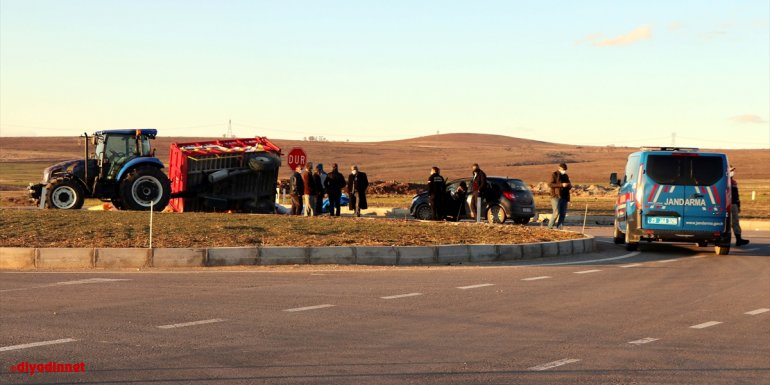 Elazığ'da otomobil gübre yüklü traktör römorkuna çarptı: 4 yaralı