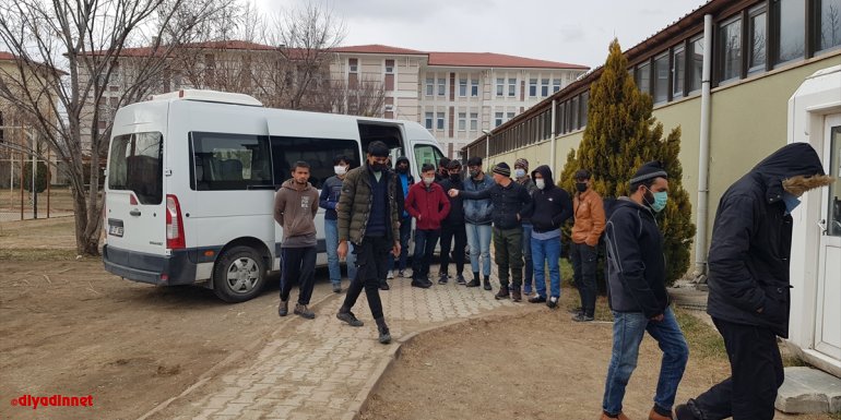 Erzincan'da 16 sığınmacı yakalandı