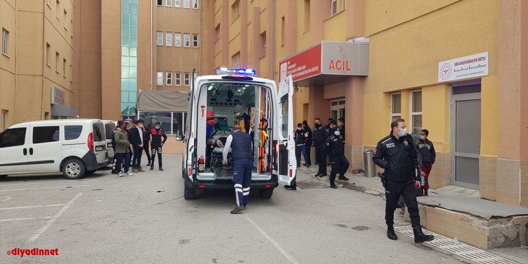 Erzincan'da bıçaklı ve sopalı kavgada 2'si çocuk 11 kişi yaralandı