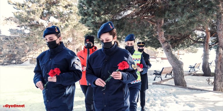 Erzurum'da görevli kadın jandarmalar kahramanlık simgesi Nene Hatun'u unutmadı
