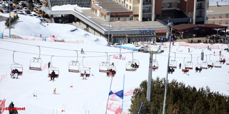 Palandöken'deki turizmciler salgına rağmen kış turizmi sezonundan memnun