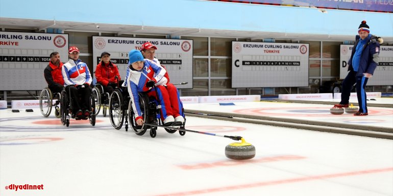 Türkiye ile Rusya'nın tekerlekli sandalye curling milli takımları Erzurum'da kampta