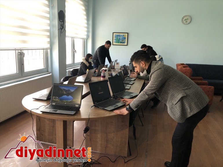 uzaktan yeniden düzenledikleri öğretmenlerin Fedakar eğitim koleji köy sürecinde okulu aratmıyor 8