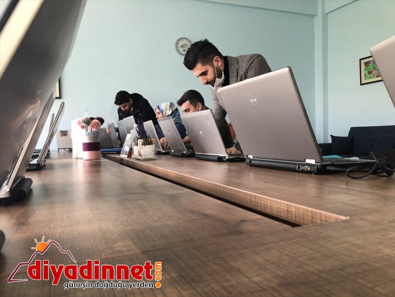 yeniden aratmıyor eğitim düzenledikleri uzaktan Fedakar köy öğretmenlerin koleji sürecinde okulu 9