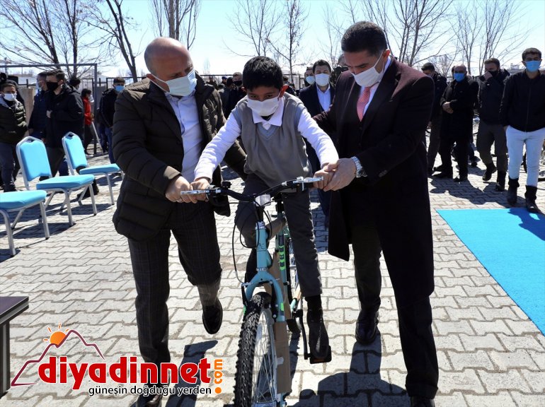 öğrencileri bisikletlerle Ağrılı ve Spor sevindirdi gönderdiği Bakanı Kasapoğlu, Gençlik 11