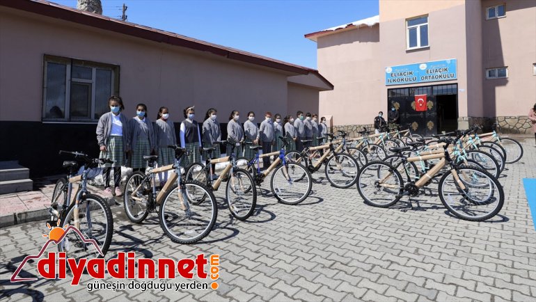 gönderdiği öğrencileri Spor sevindirdi Gençlik ve Ağrılı bisikletlerle Bakanı Kasapoğlu, 3