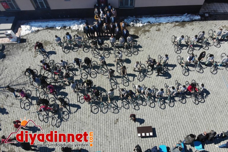 Ağrılı Spor Gençlik sevindirdi Bakanı bisikletlerle Kasapoğlu, ve öğrencileri gönderdiği 4