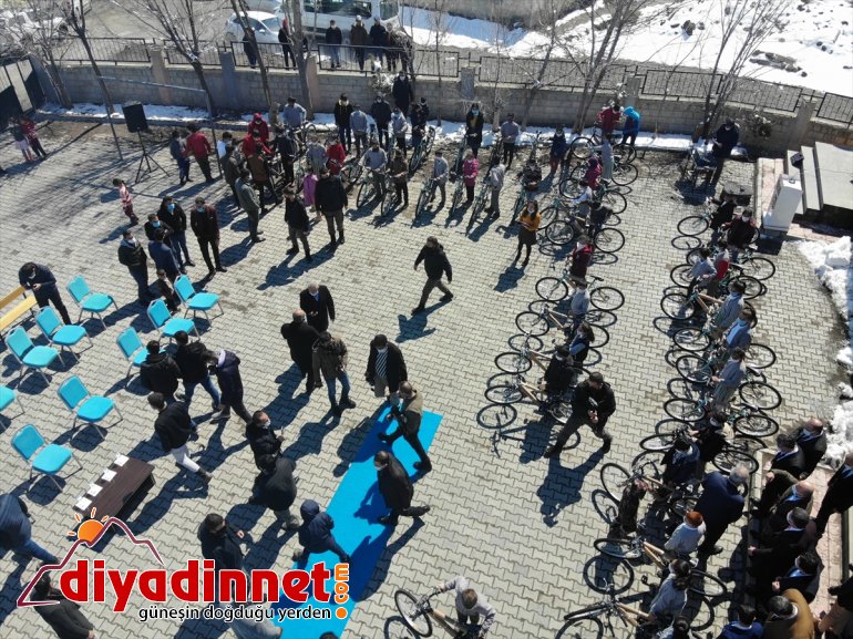 Spor Kasapoğlu, öğrencileri sevindirdi Ağrılı ve bisikletlerle Bakanı gönderdiği Gençlik 5