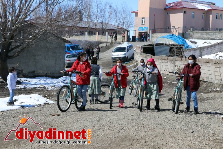 Gençlik bisikletlerle sevindirdi Ağrılı öğrencileri ve Kasapoğlu, Spor gönderdiği Bakanı 7