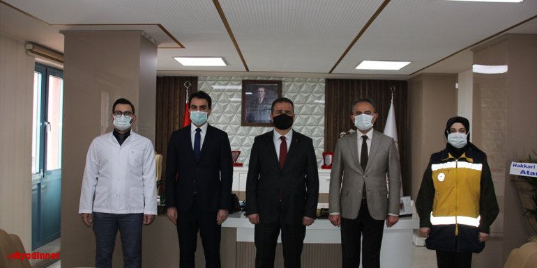 Hakkari Valisi İdris Akbıyık sağlık çalışanlarıyla bir araya geldi
