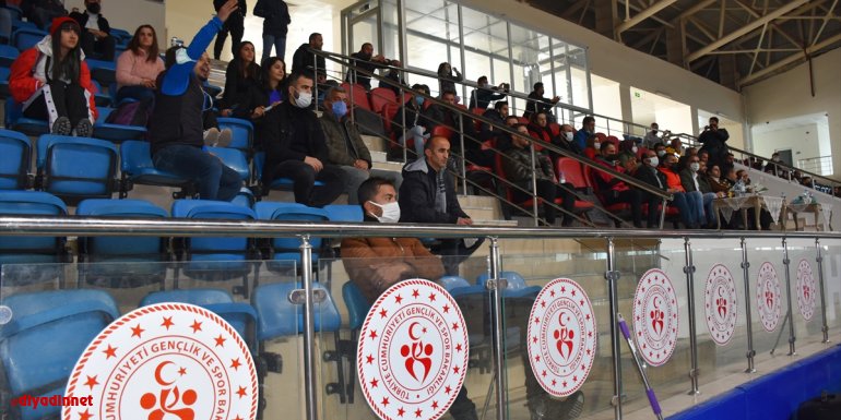 Voleybolda 1. Lig için play-off biletini alan Hakkari Sportif Faaliyetler, kentte heyecan oluşturdu