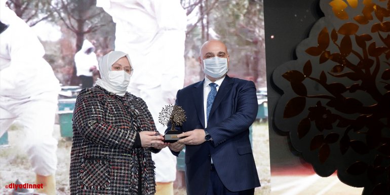 Halkbank'a "Topluma Değer Katan Marka" ödülü