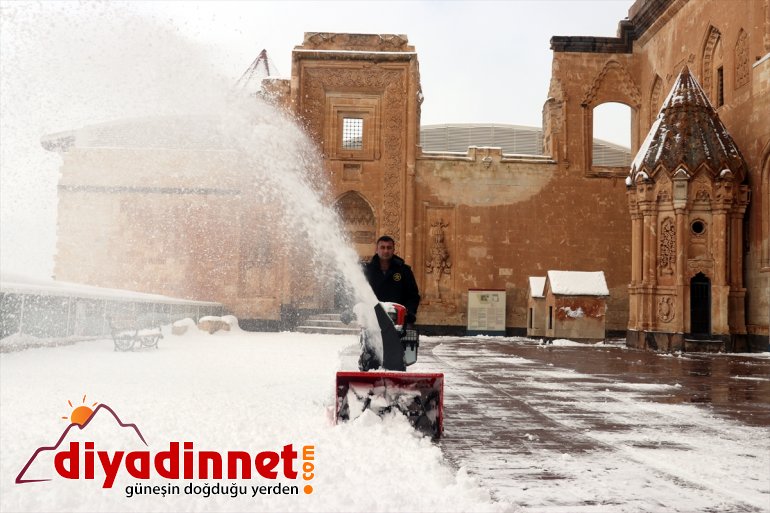 tarihi mevsim Paşa Sarayı İshak kar temizleniyor birikintilerinden İhtişamıyla büyüleyen her 4