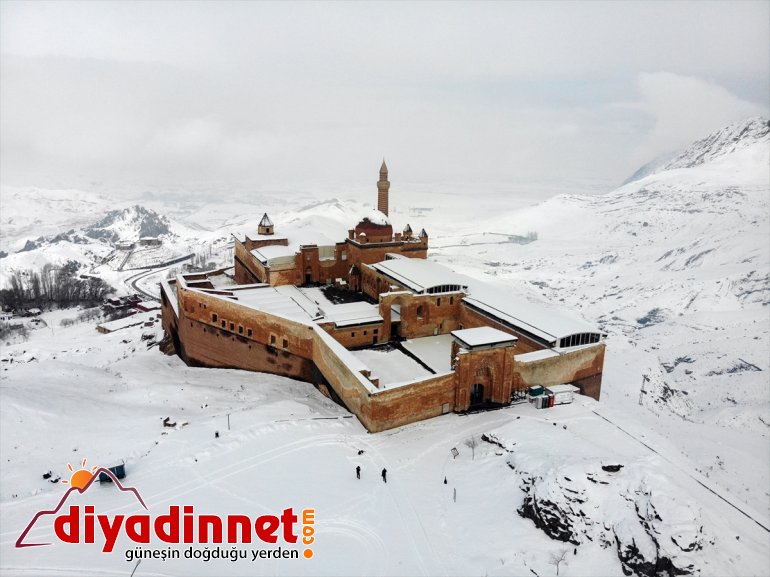 büyüleyen Sarayı İshak Paşa kar mevsim İhtişamıyla tarihi birikintilerinden her temizleniyor 6