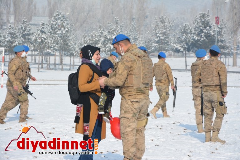 Kahraman komandolar Türk bayrakları ve dualarla Ağrı dan Suriye ye uğurlandı12