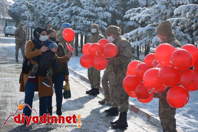 Kahraman komandolar Türk bayrakları ve dualarla Ağrı dan Suriye ye uğurlandı5