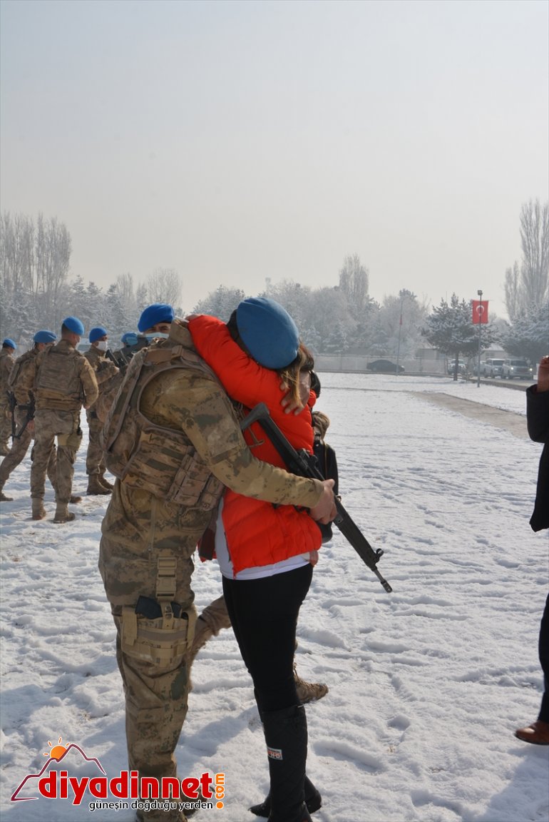 Kahraman komandolar Türk bayrakları ve dualarla Ağrı dan Suriye ye uğurlandı10