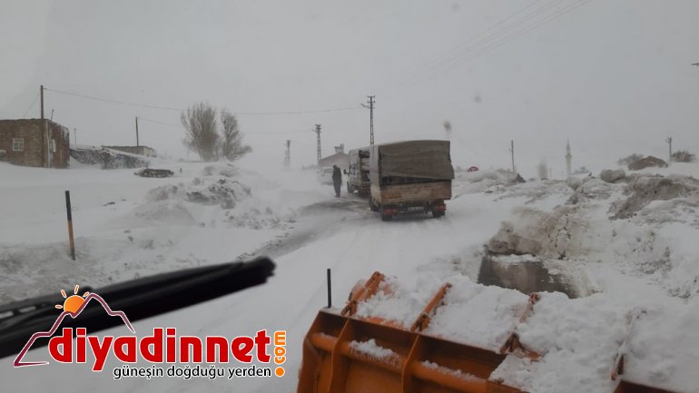 Kar ve tipi Ağrı Kars karayolunu ulaşıma kapattı3