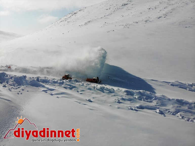 mücadele açık yolları kardan Karla görev için ekipleri tutmak yapıyor kapalı gündüz gece 3