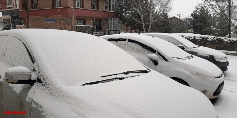 Kars ve Ardahan kar yağışıyla yeniden beyaza büründü