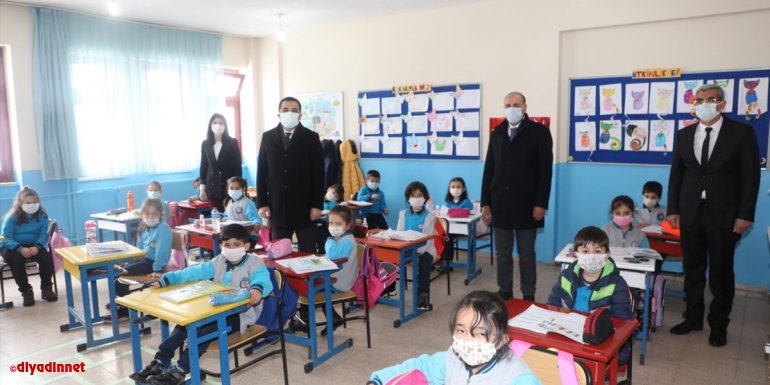 Kars Valisi Türker Öksüz okulları ziyaret etti