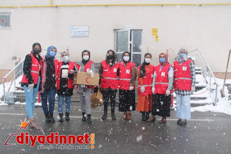 Kızılay Kadın Kolları gönüllüleri Berat Kandili nedeniyle helva dağıttı5